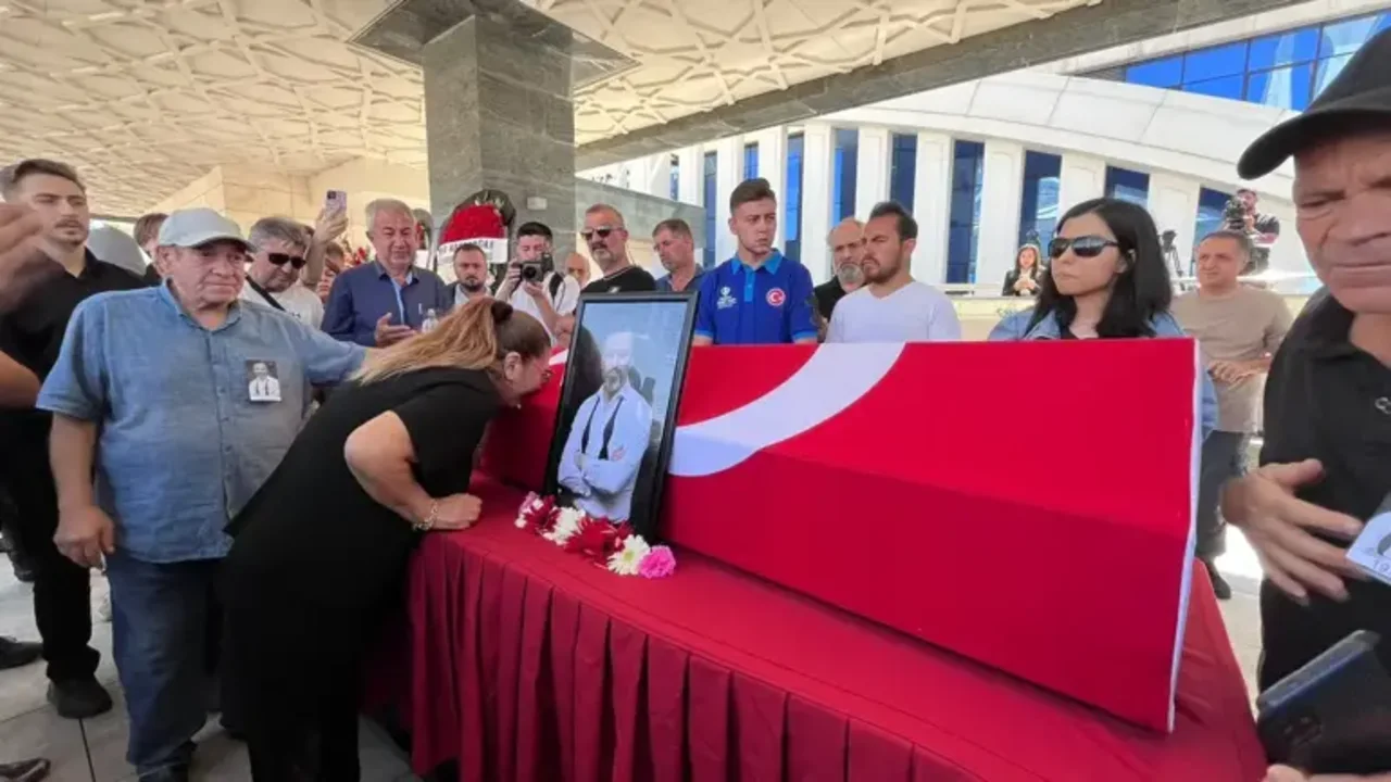 Oyuncu Serhat Kilic Ankarada Son Yolculuguna Ugurlandi (1)