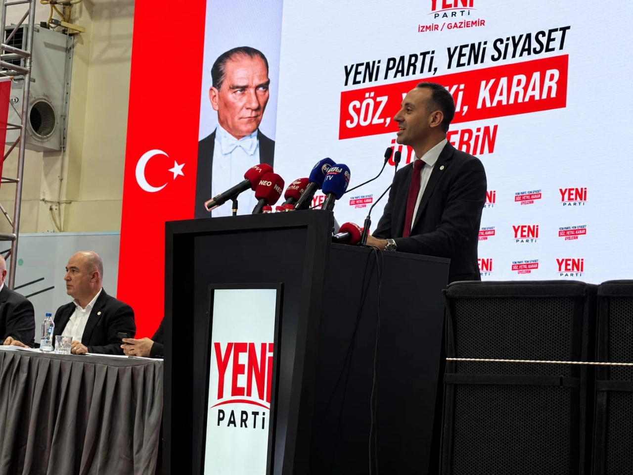 Ozgur Ozel Izmirde Gaziemirde Ilce Baskanligi Secimleri Basladi Yenibakishaber