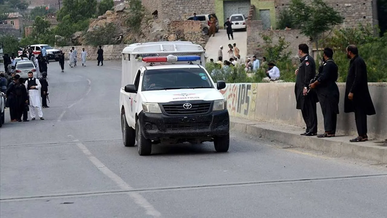 Pakistan’da polis kontrol noktasına bombalı araçla saldırı: 11 ölü, 30 yaralı
