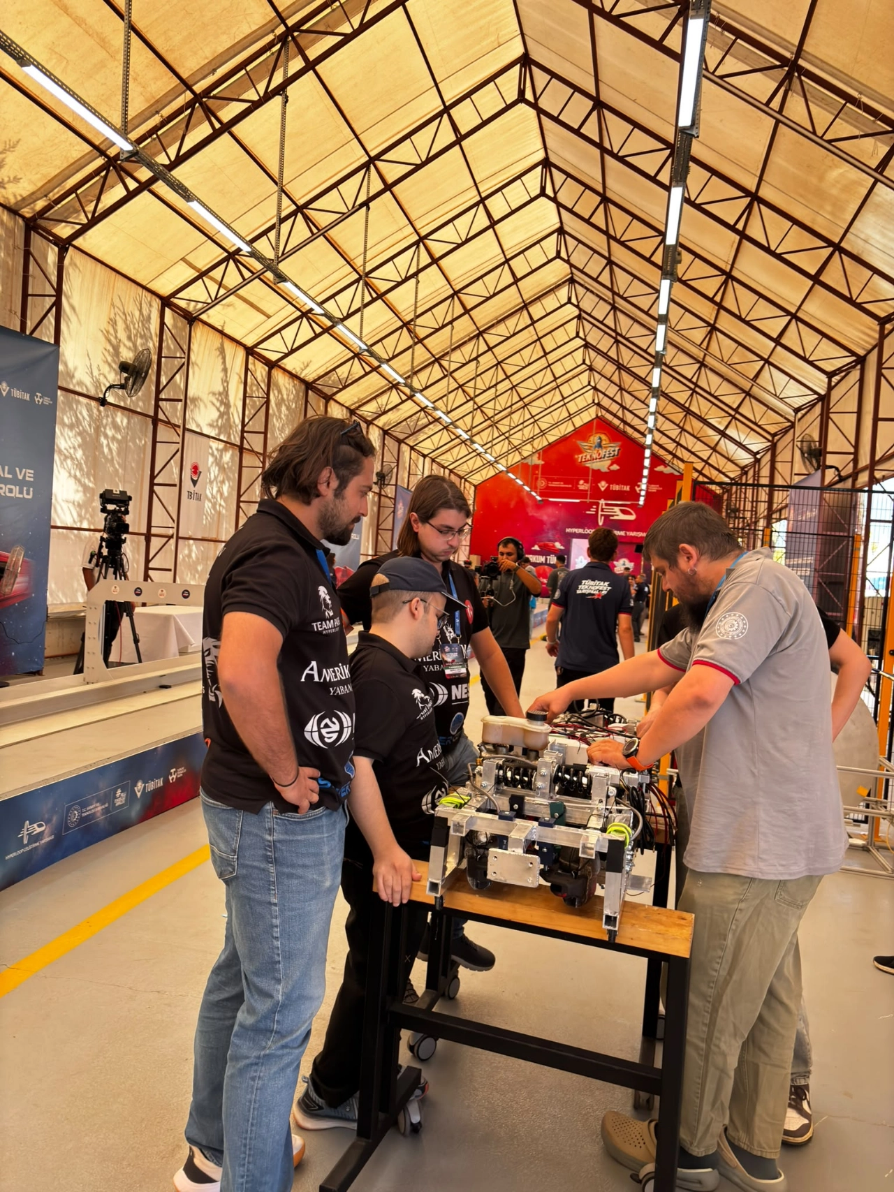 Teknofestte Izmiri Gururlandiran Hyperloop Basarisi Yenibakishaber (1)