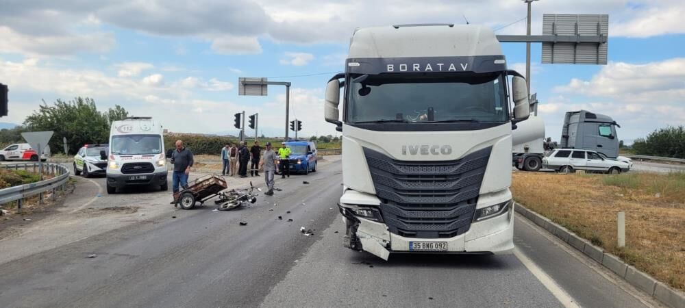 Tır ile sepetli motosiklet çarpıştı: 61 yaşındaki sürücü hayatını kaybetti