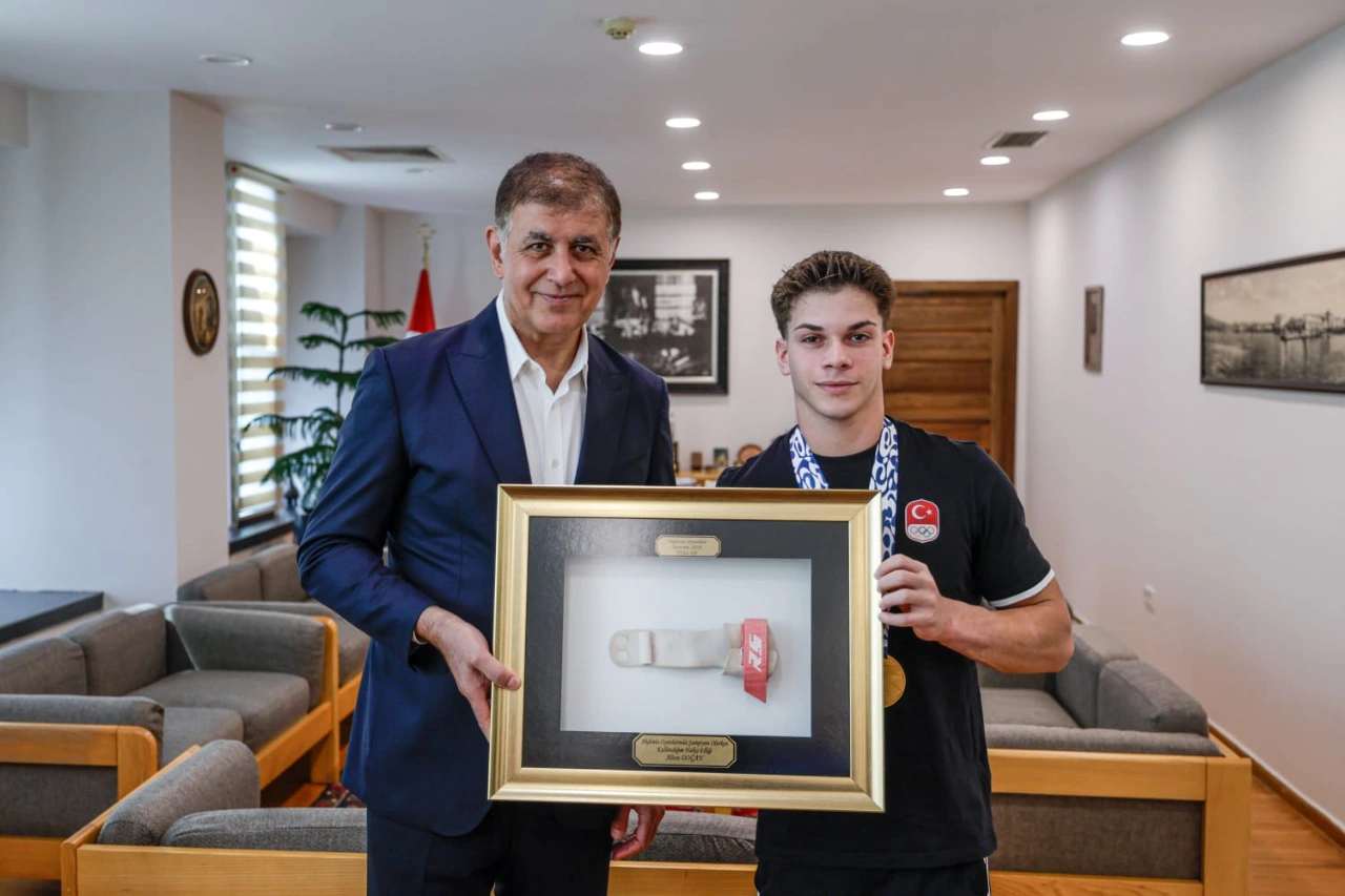 Tugay Altin Madalyali Sporcuyu Agirladi Uzerimize Duseni Yapmaya Haziriz Yenibakishaber (3)
