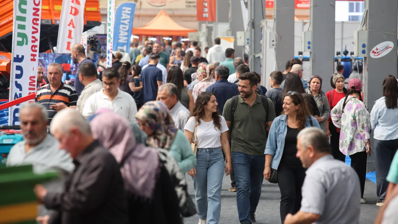 Usak Tarim Fuarinda Yeni Nesil Ekipmanlara Yogun Ilgi Yenibakishaber (1)