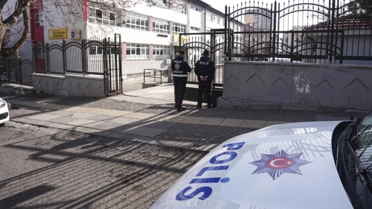 Valilik Duyurdu Tum Okullara Dedektor Geliyor