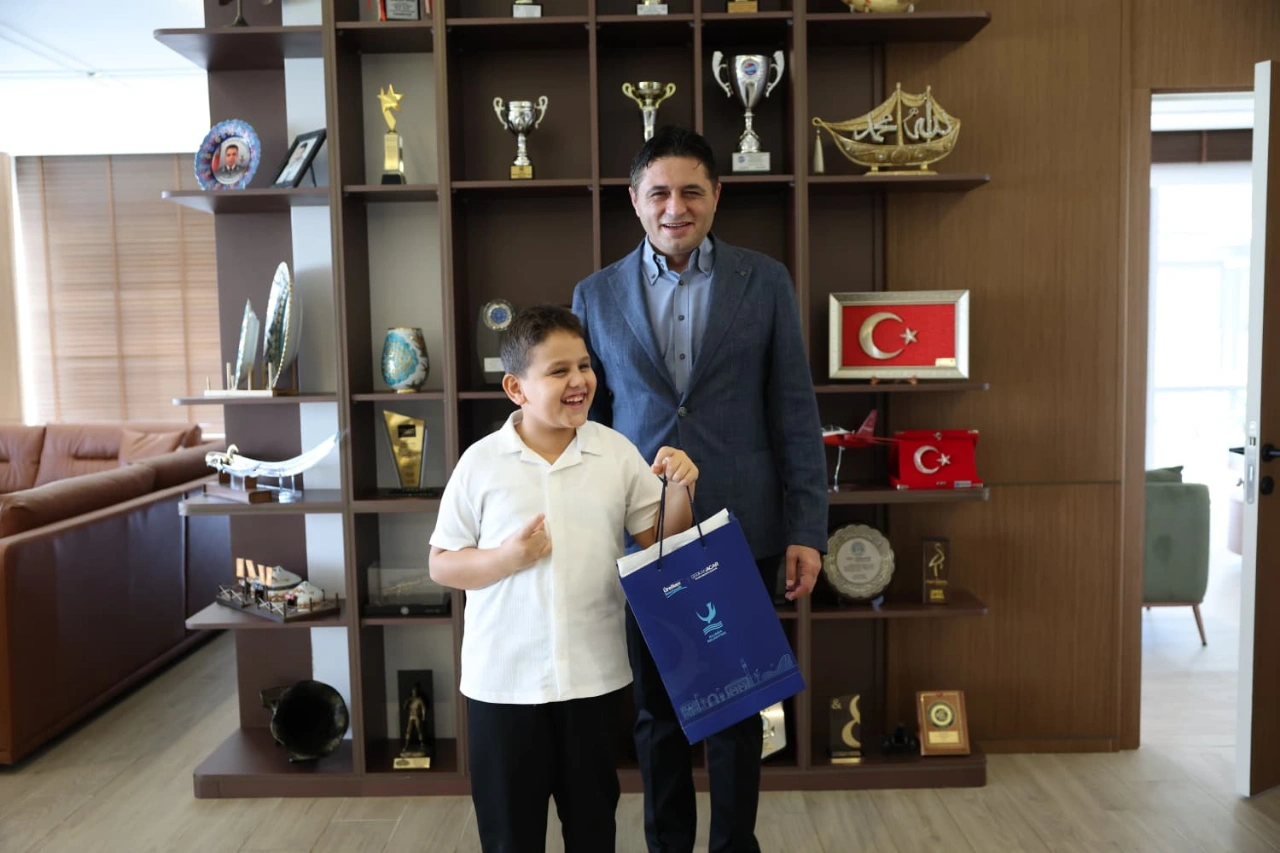 Aliagali Sampiyon Yuzucu Cumhuriyet Bayrami Nda Acik Denizde Yuzecek Yenibakishaber (2)
