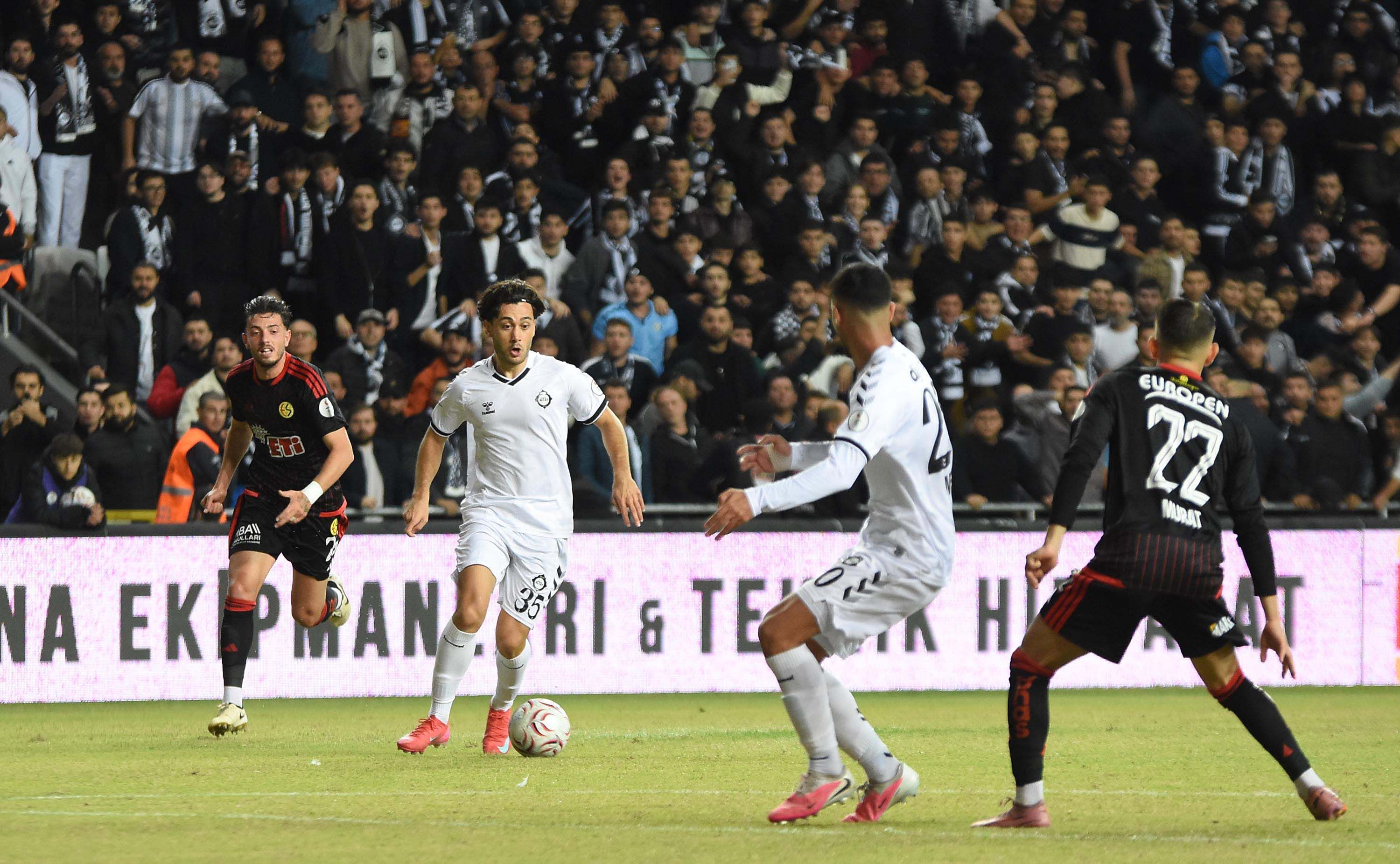 Altay, Eskişehirspor karşısında öne geçtiği maçta 4-1 mağlup oldu
