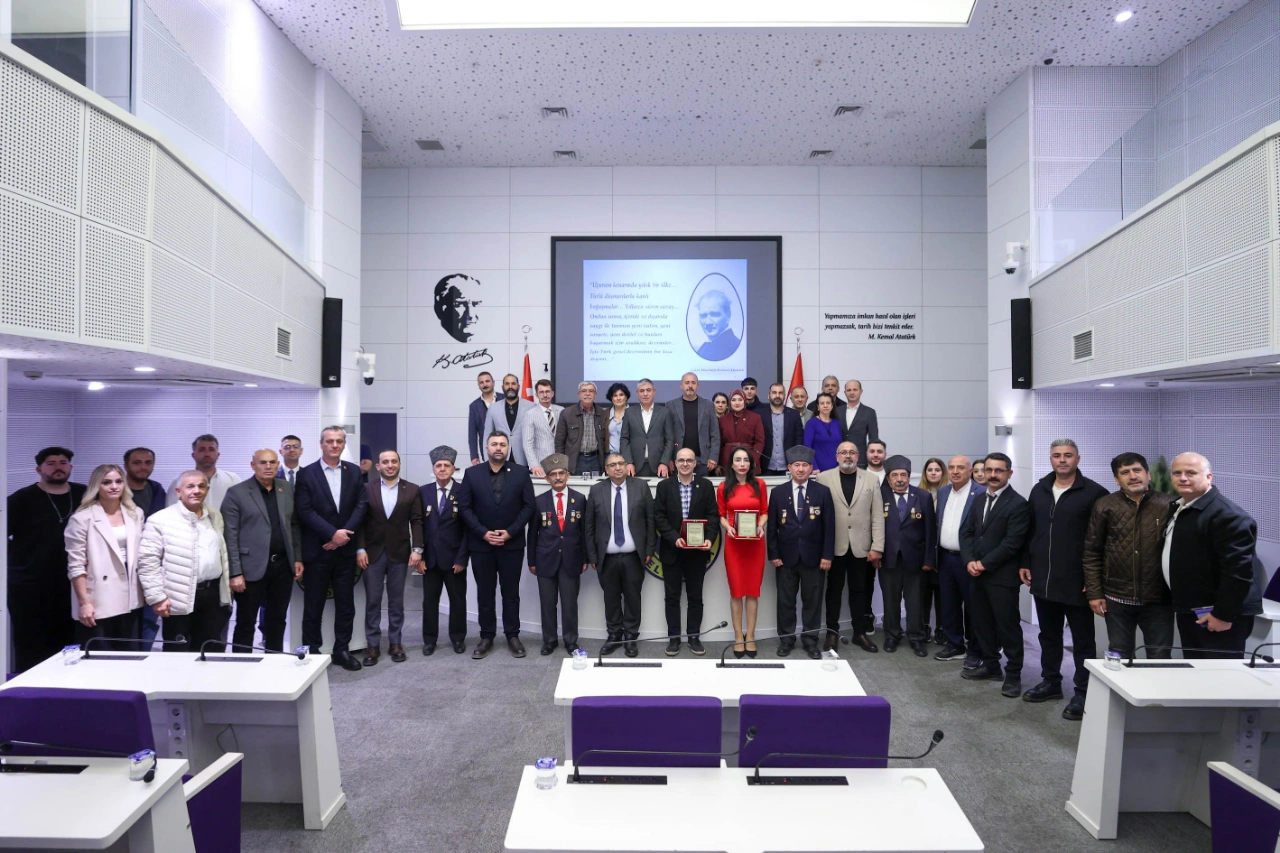 Ataturk Un Liderlik Vizyonu Buca Da Anlatildi Yenibakishaber (2)