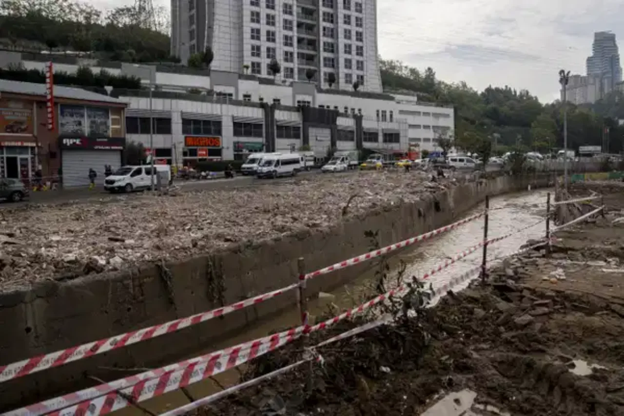 Ayazagada Sel Sonrasi Yikilan Yapinin Sayisi Belli Oldu (1)