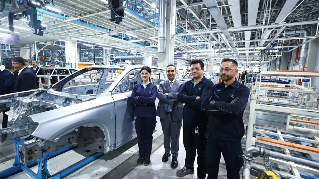 Bakan Kacir Togg Un T6X Ve T10F 4More Kehribar Calismalarini Inceledi Yenibakishaber