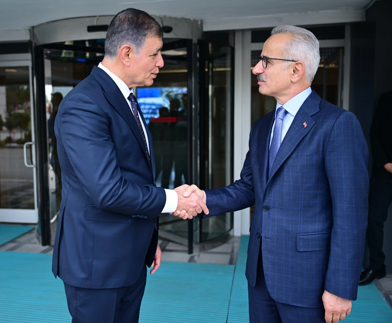 Bakan Uraloglu Acikladi Izmir De Ulasim Calismalari Hizlaniyor Yenibakishaber (1)