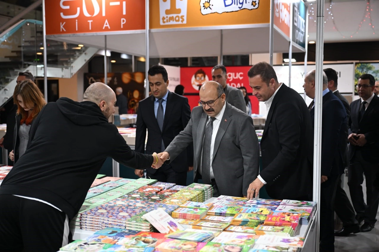 Balikesir Kitap Fuari Kapilarini Acti 10 Gun Surecek Yenibakishaber (3)