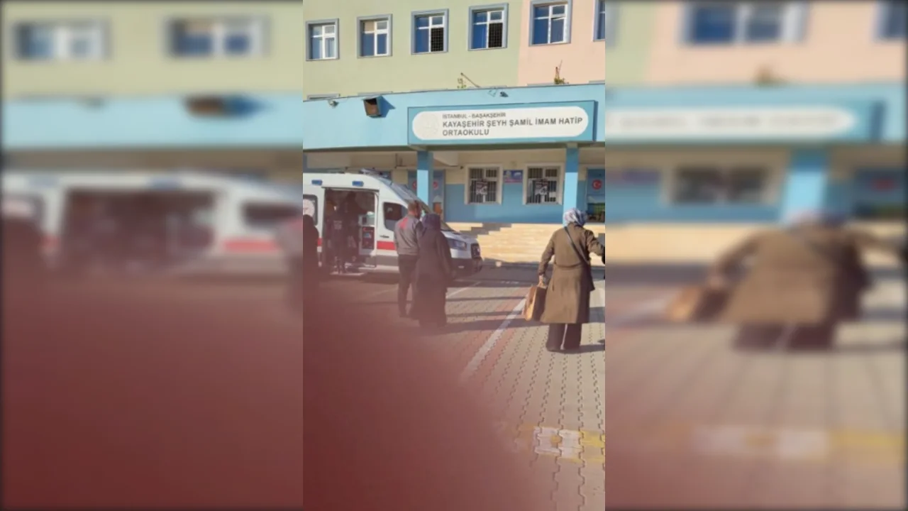 Basaksehirde Ortaokulda Bicakli Saldiri Yarali Ogrenciler Var
