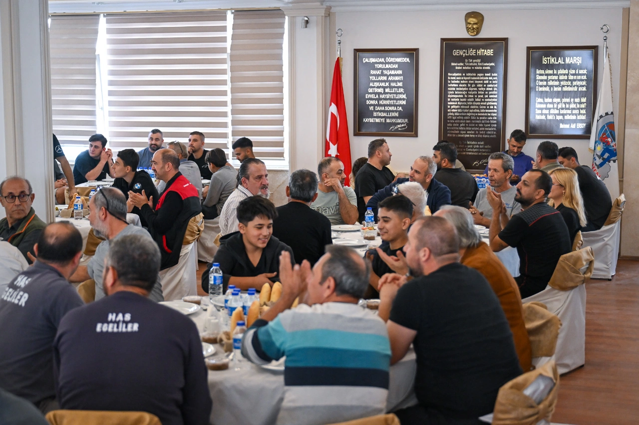Baskan Eski Esnafla Bulustu Yaninizdayiz Mesaji Verdi Yenibakishaber (1)