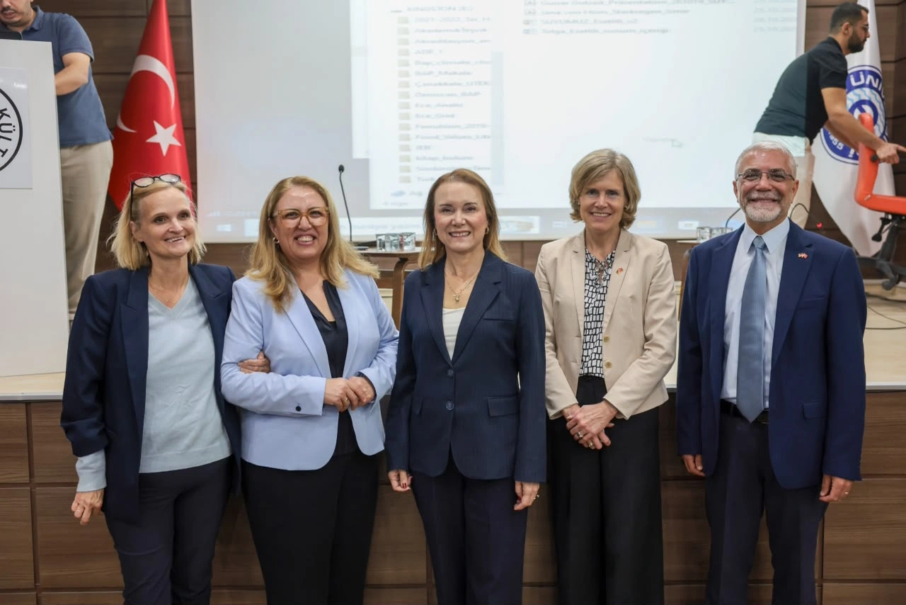 Baskan Mutlu Konak In Direncli Kent Vizyonunu Uluslararasi Konferansta Anlatti Yenibakishaber (3)