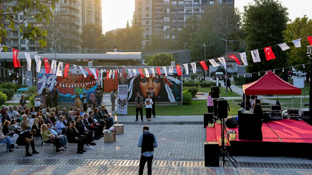 Bayraklı'da 5. Homeros Edebiyat ve Sanat Festivali başladı