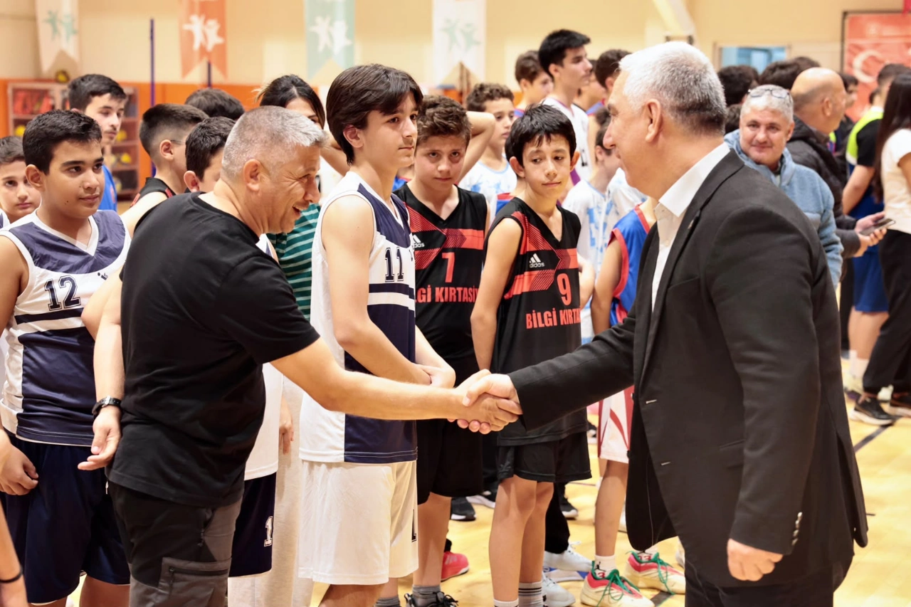 Bergama Da Genc Basketbolcular Cumhuriyet Kupasi Icin Yaristi Yenibakishaber (1)