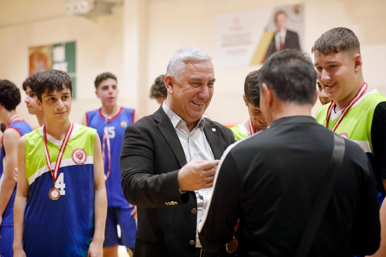 Bergama Da Genc Basketbolcular Cumhuriyet Kupasi Icin Yaristi Yenibakishaber