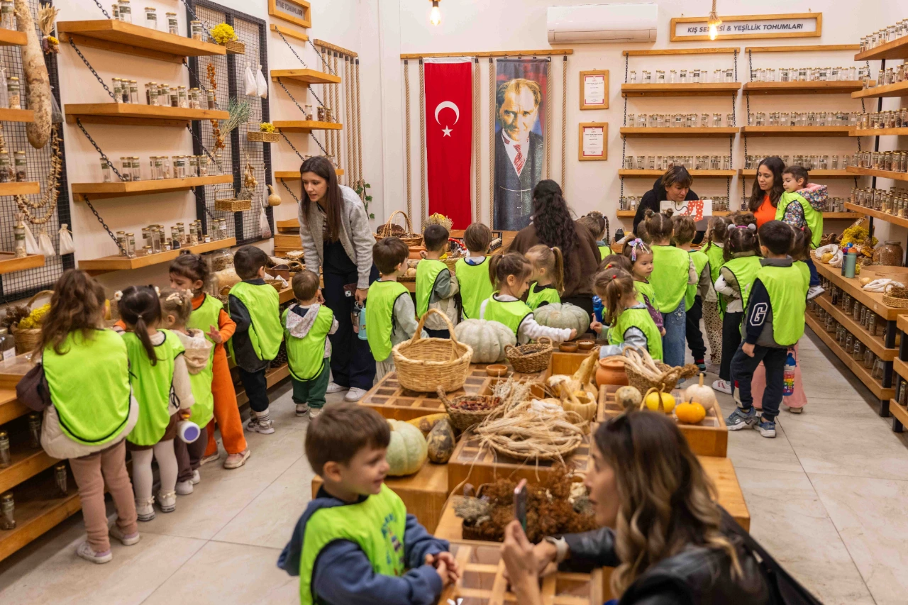 Bornova Nin Minikleri Zeytin Fidanlariyla Gelecege Kok Saldilar Yenibakishaber (1)