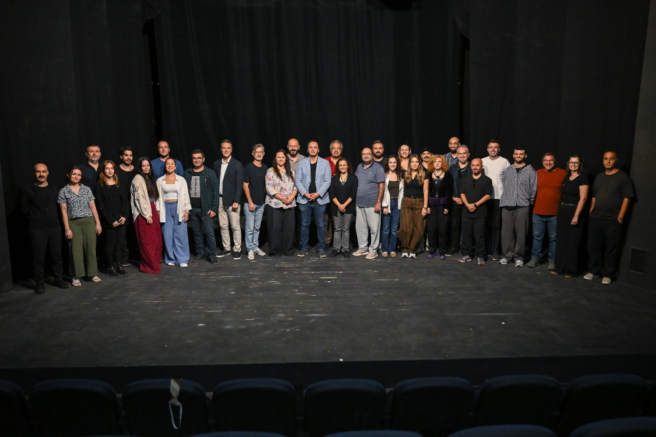 Bornovada Tiyatro Coskusu Kesintisiz Surecek Yenibakishaber (1)