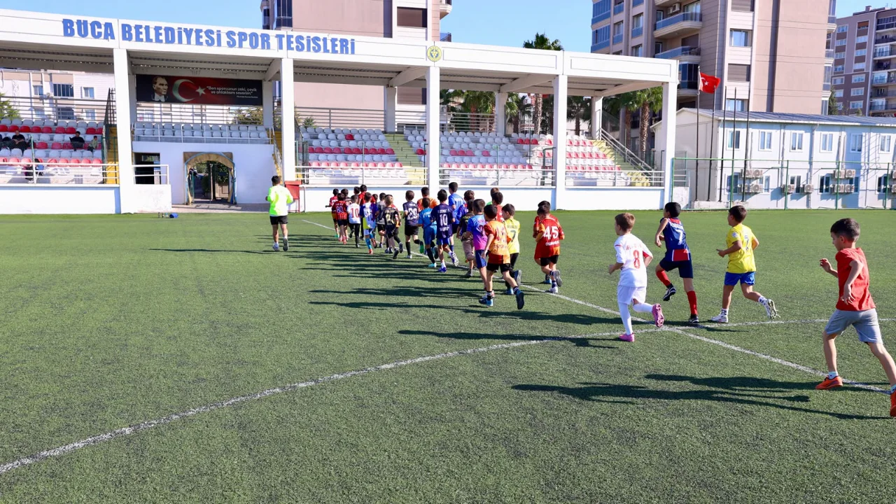 Buca Belediyesi’nden çocuklara ücretsiz futbol eğitimi