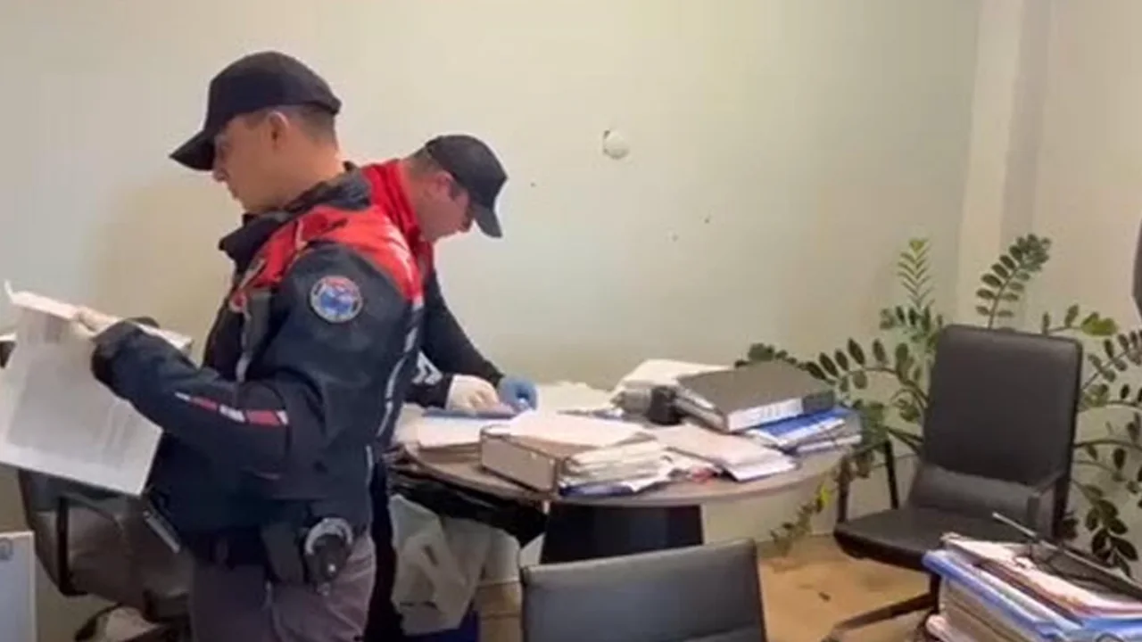 Cesme Belediyesi Ne Operasyonda Cuvallarla Belgeye El Konuldu Yenibakishaber (1)