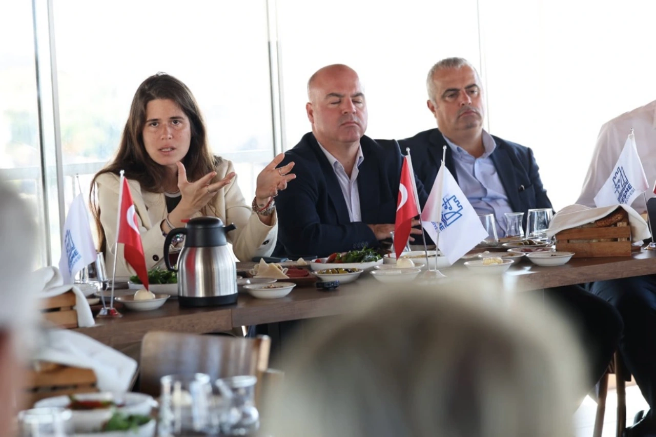 Cesme De Yeni Donem Projeleri Muhtarlarla Gorusuldu Yenibakishaber (1)