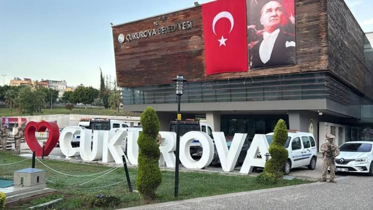 Cukurova Belediyesi Sorusturmasinda 49 Kisi Adliyede