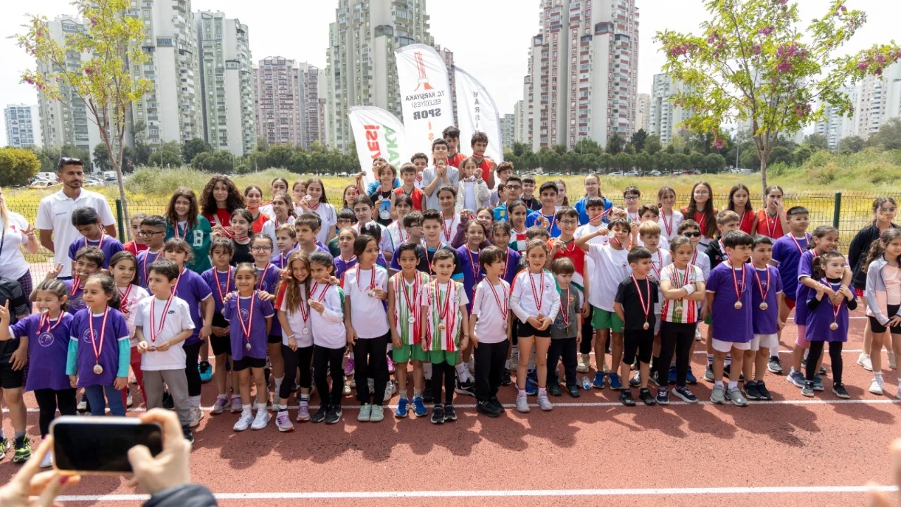 Cumhuriyet Coskusu Atletizm Pistinde Yasanacak Yenibakishaber
