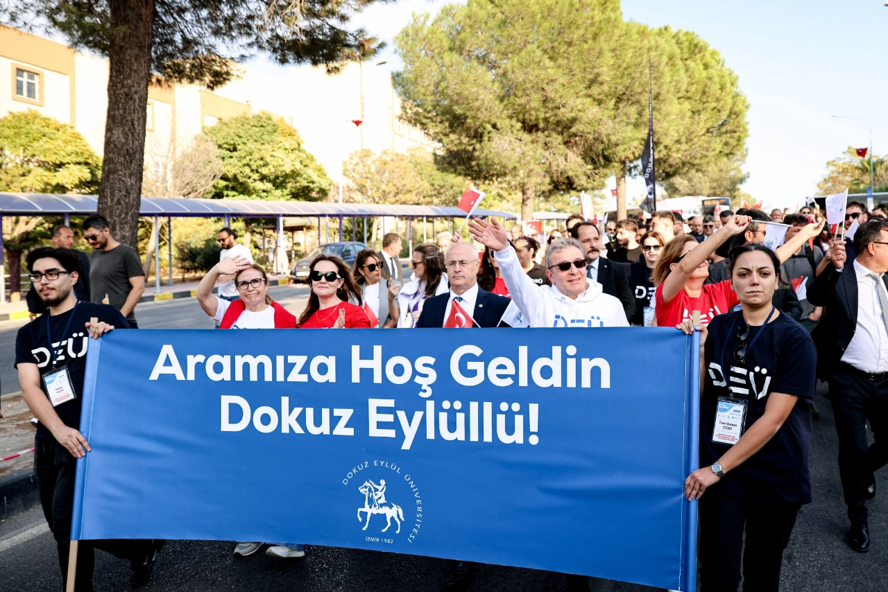 Dokuz Eylul De Yeni Akademik Yil Coskuyla Basladi Yenibakishaber (2)