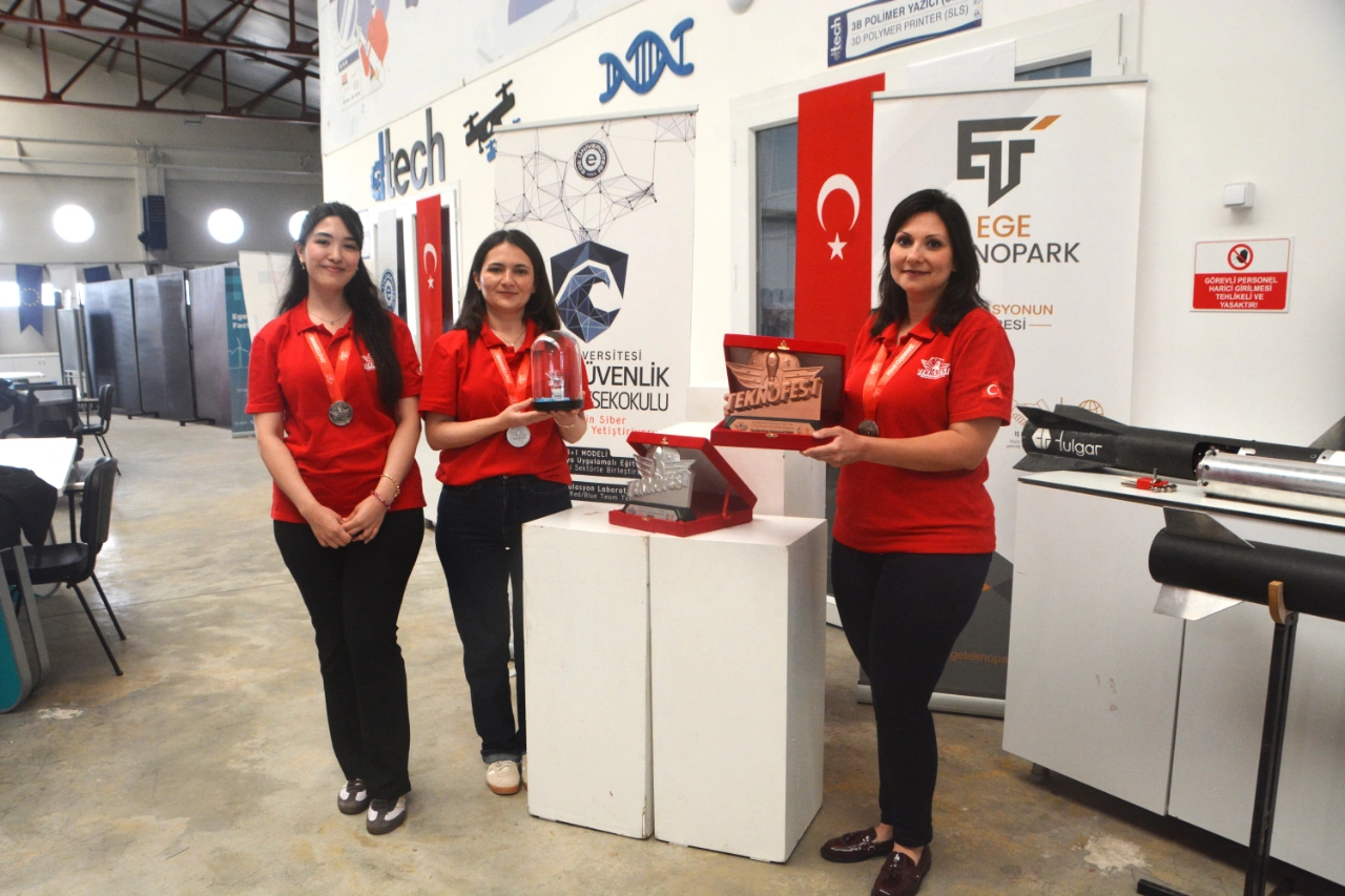 Ege Üniversitesi'nden çifte başarı: Aşı projesi TEKNOFEST'te ödül aldı