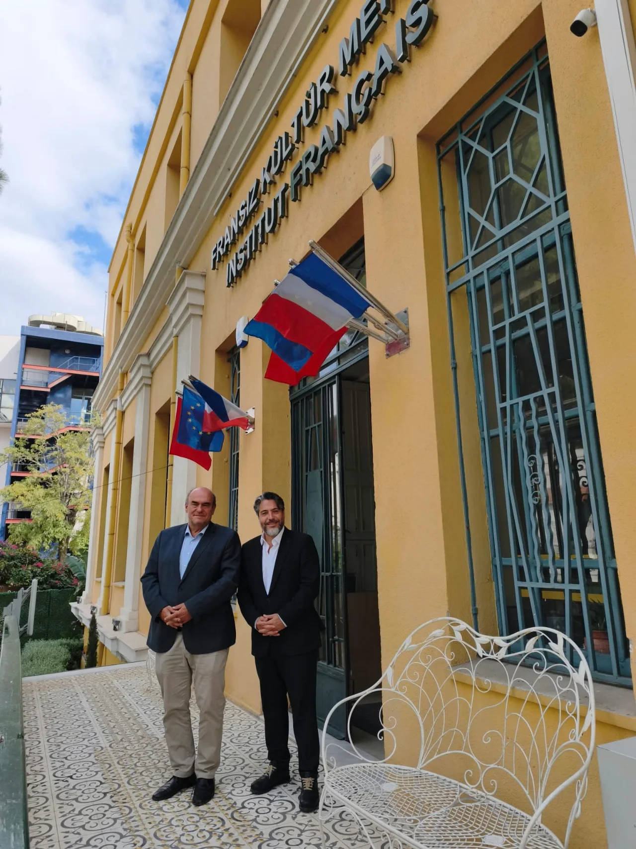 Fransiz Kultur Merkezi Izmir Muduru Stanislas Pierret Yenibakishaber