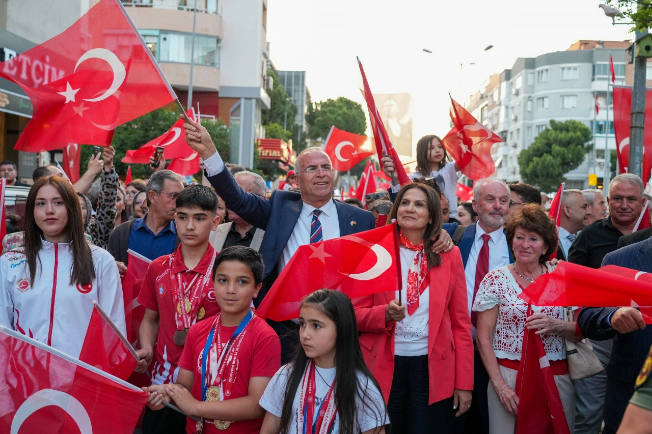 Gaziemir De Cumhuriyet Coskusu Senfoni Orkestrasiyla Taclanacak Yenibakishaber (1)