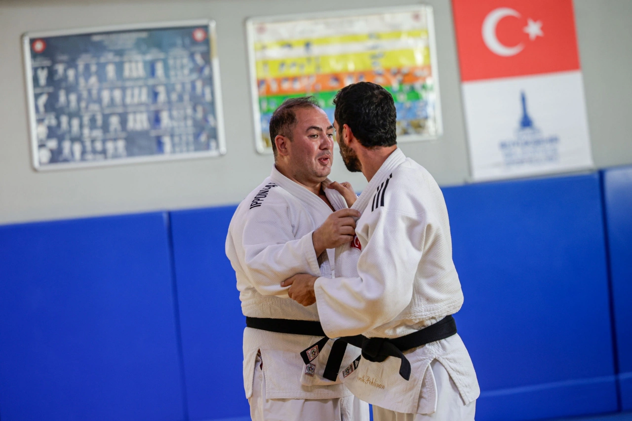 Gormeden Mucadele Ediyor Olimpiyat Hayali Icin Ter Dokuyor Yenibakishaber