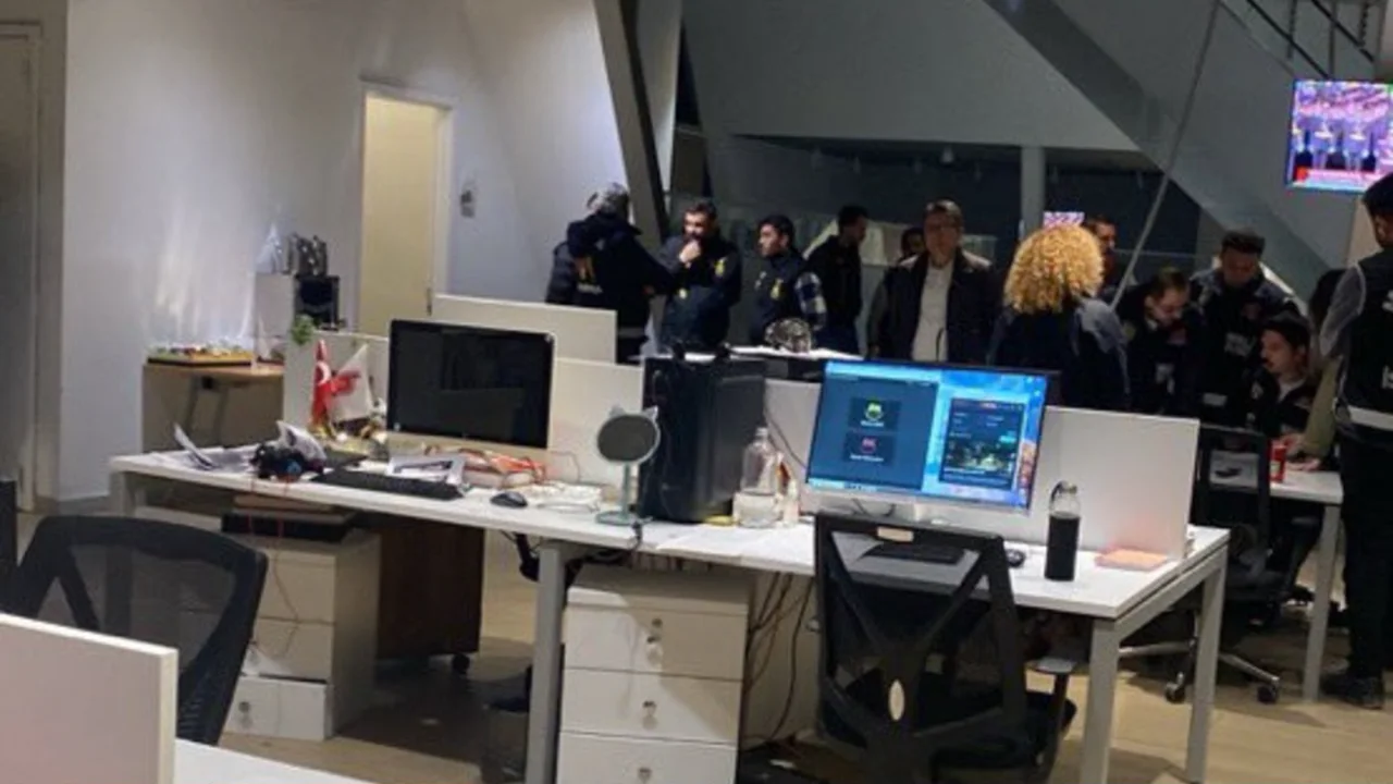 Halk TV’ye kayyum atandı: Yayın durduruldu, binada arama yapılıyor