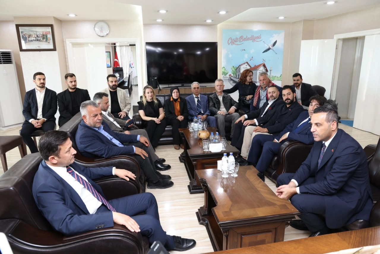 Hamza Dag Dan Cigli Ye Ziyaret Buyuk Yatirimlarin Mesajini Verdi Yenibakishaber (1)