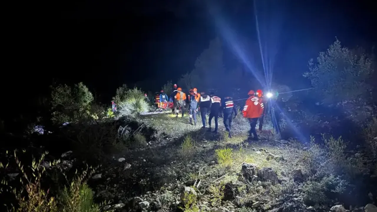 Ihh Gonullu Ekibi Kanyonda Kayboldu 1 Olu 13 Kayip Yenibakishaber