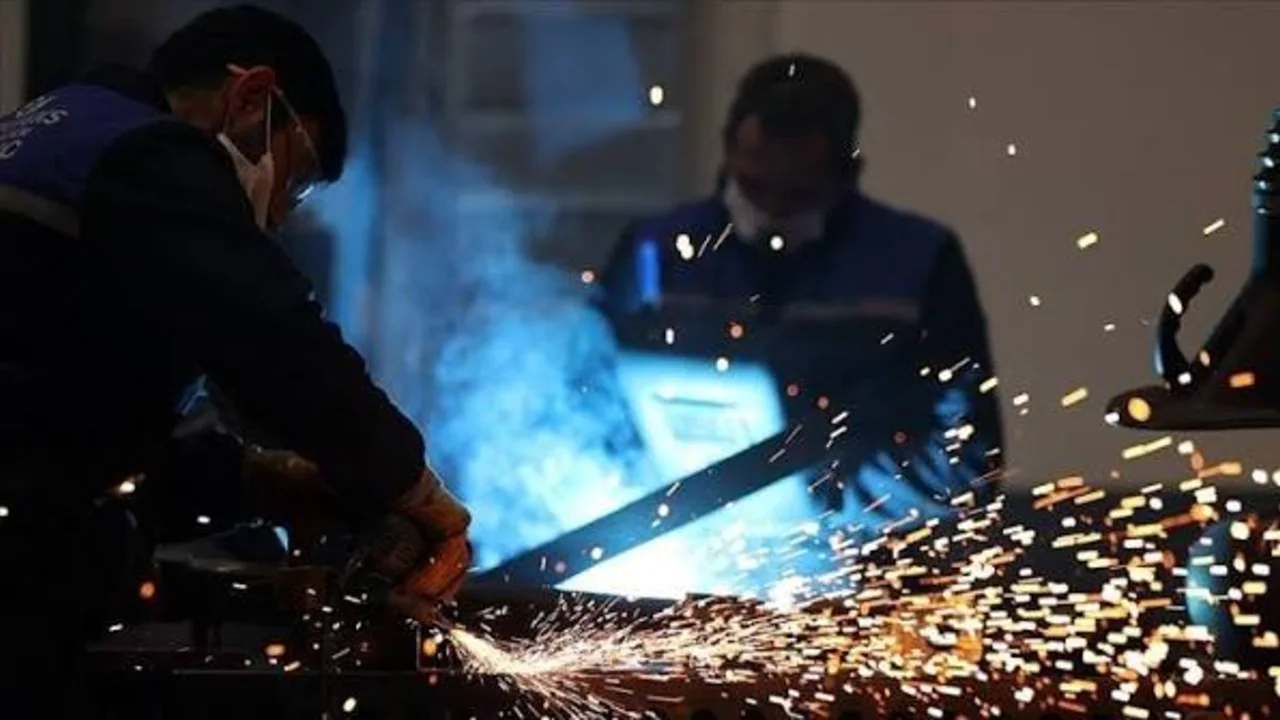 İmalatta zayıf seyir sürüyor: Siparişler geriledi