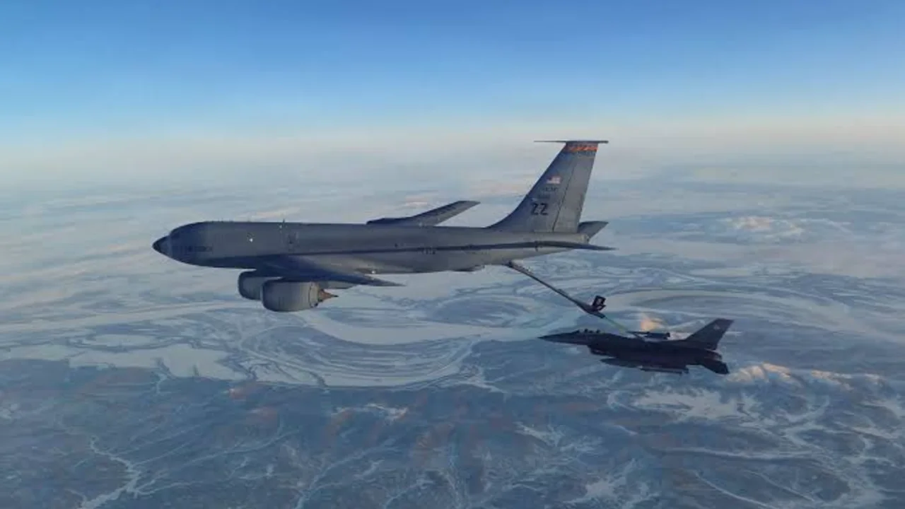Irak'ta ABD'ye ait KC-135 düştü: 6 asker öldü