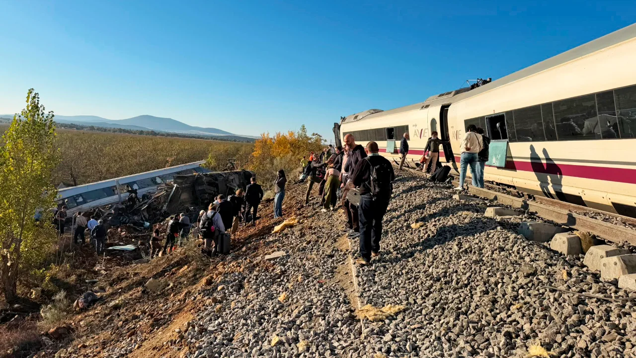 Ispanyada Hizli Trenler Carpisti 46 Olu 150 Yarali (4)