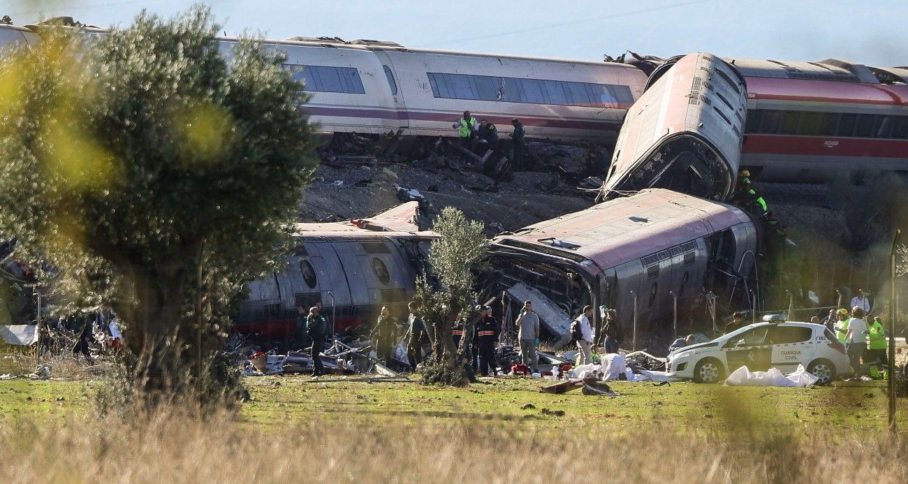 İspanya'da yüksek hızlı tren kazası: 74 kişi hayatını kaybetti