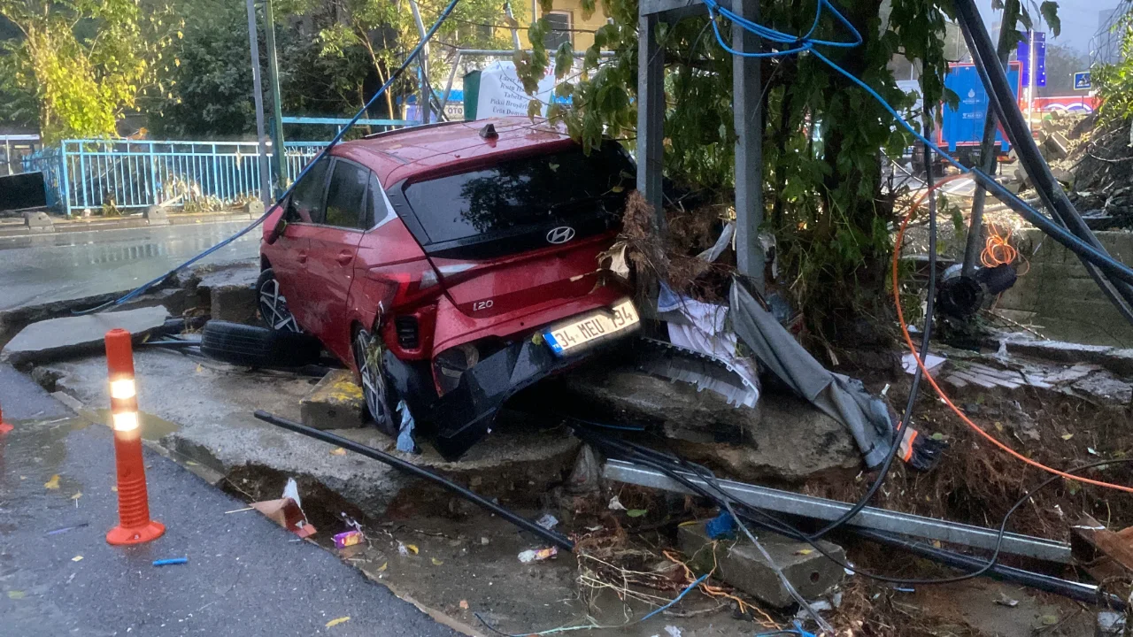 Istanbul Valiligi Acikladi Sel Felaketinde Kac Su Baskini Heyelan Mahsur Kalma Ihbari Yap (4)