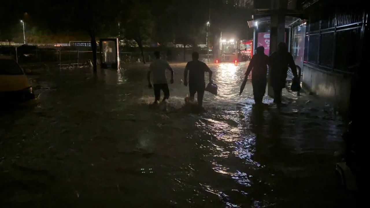 Istanbul Valiligi Acikladi Sel Felaketinde Kac Su Baskini Heyelan Mahsur Kalma Ihbari Yap (5)