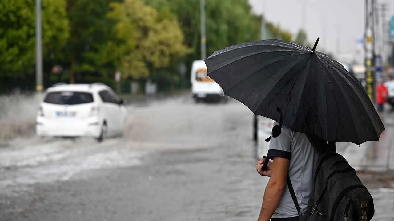 Istanbul Valiliginden Pes Pese Tedbirler Okullar Tatil Edildi Motosikletlere Yasak Geldi