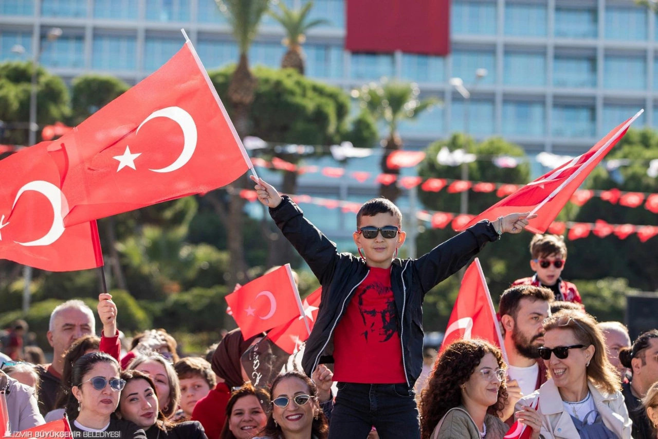 Izmir Cumhuriyet In 103 Yenibakishaber (3)
