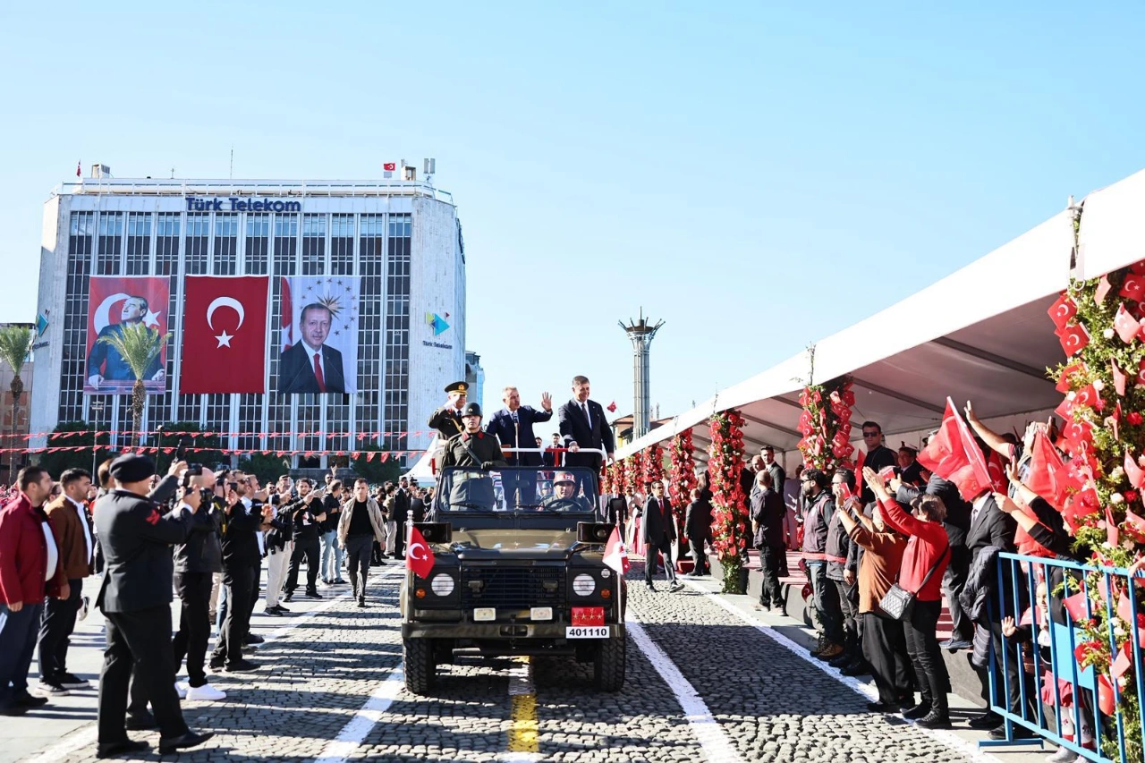 Izmir De 29 Ekim Coskusu Iste Kutlama Programi Yenibakishaber (2)