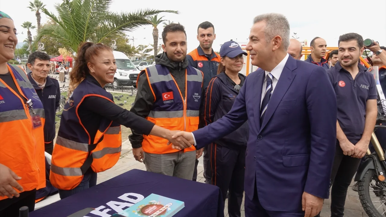 Izmir De Afet Risklerinin Azaltilmasi Gunu Icin Farkindalik Etkinligi Duzenlendi Yenibakishaber (1)
