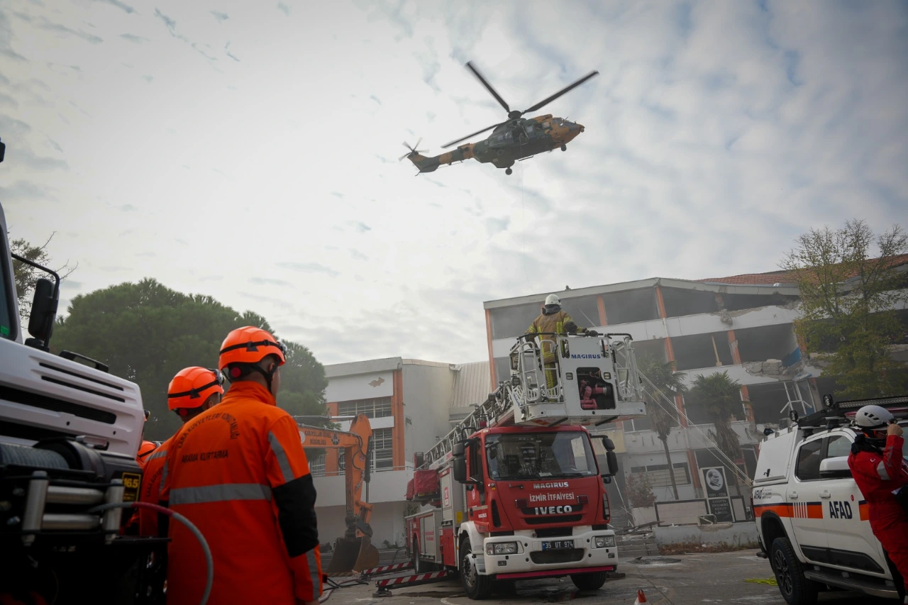 Izmir De Uc Ili Kapsayan Genis Capli Deprem Tatbikati Yenibakishaber