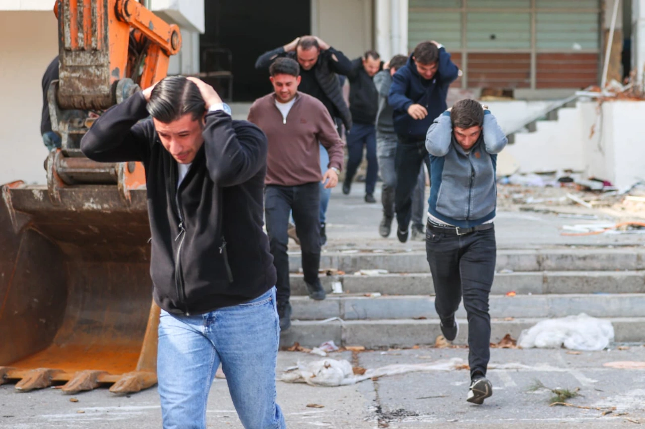 Izmir Deki Deprem Tatbikatinda Bucakut Sahaya Indi Yenibakishaber