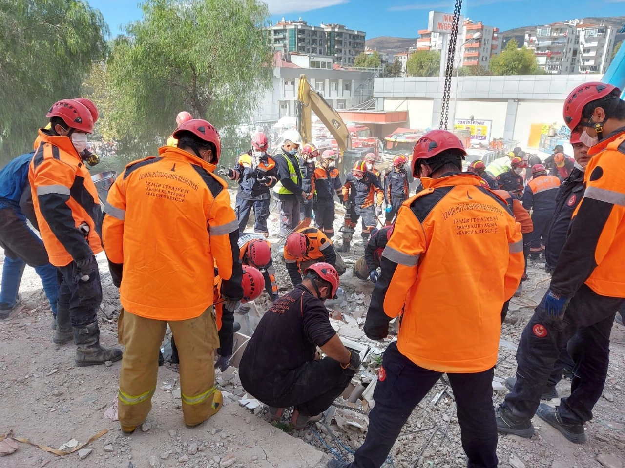 Izmir Depreminde Hayat Kurtaran Itfaiyeciler O Gunu Anlatti Yenibakishaber