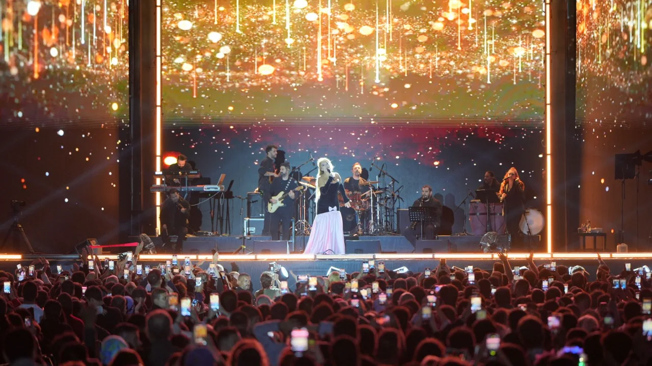 İzmir Kültür Yolu Festivali Demet Akalın ile başladı